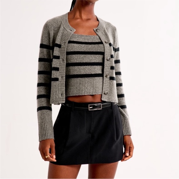 Abercrombie and Fitch Mid Rise Pleated Mini Skort XS - Picture 1 of 7